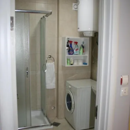 Savinac U Srcu Beograda, Trg Slavija Daire Belgrad