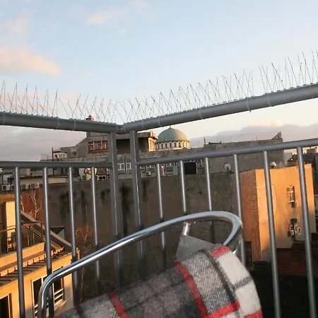 Savinac U Srcu Beograda, Trg Slavija Daire