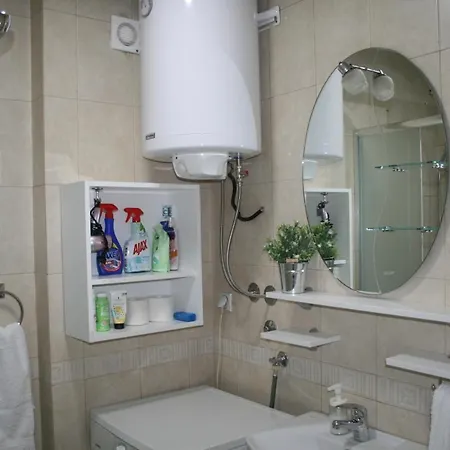 Daire Savinac U Srcu Beograda, Trg Slavija *