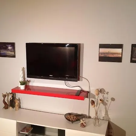 Daire Savinac U Srcu Beograda, Trg Slavija